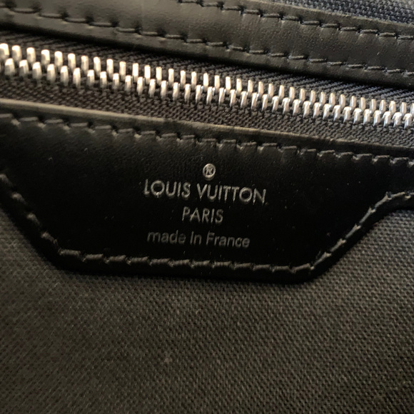 ****SOLD****Louis Vuitton Black Leather Messenger - Picture 6 of 9